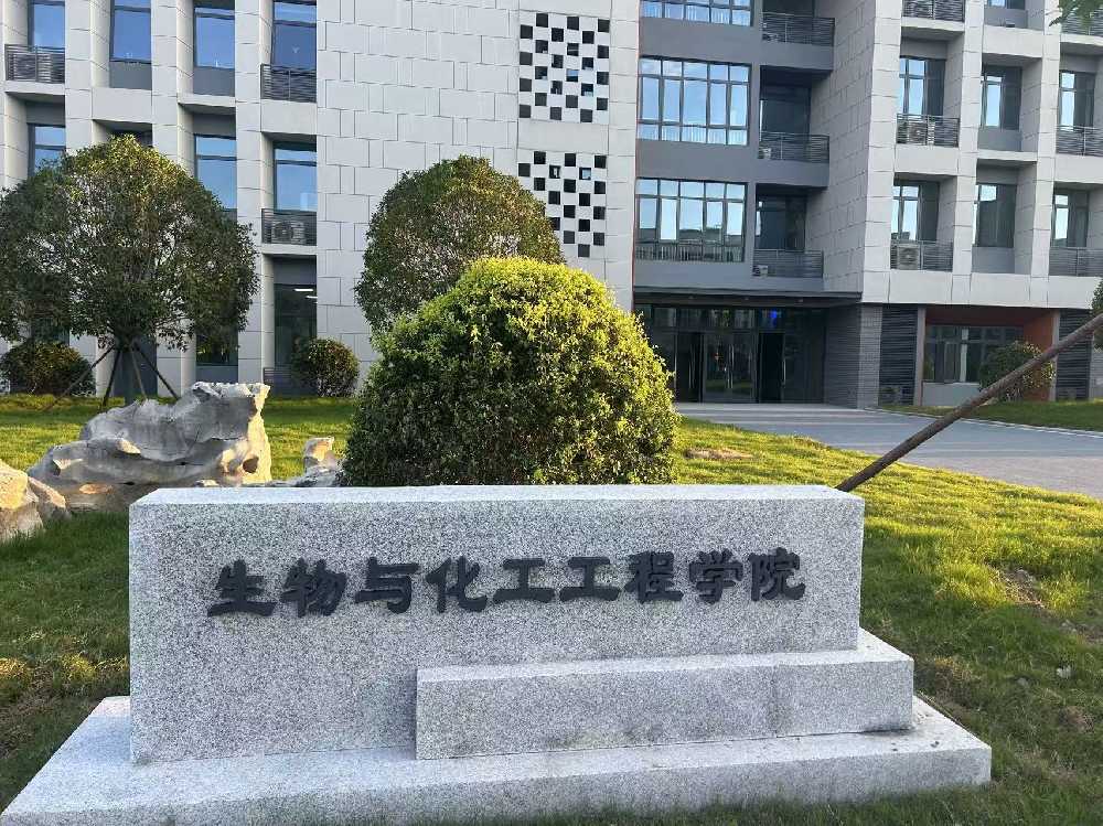 郁南县扬州职业大学体育场高杆灯项目